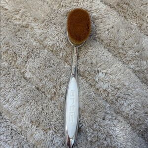 Artis mirror finish oval 7 foundation brush